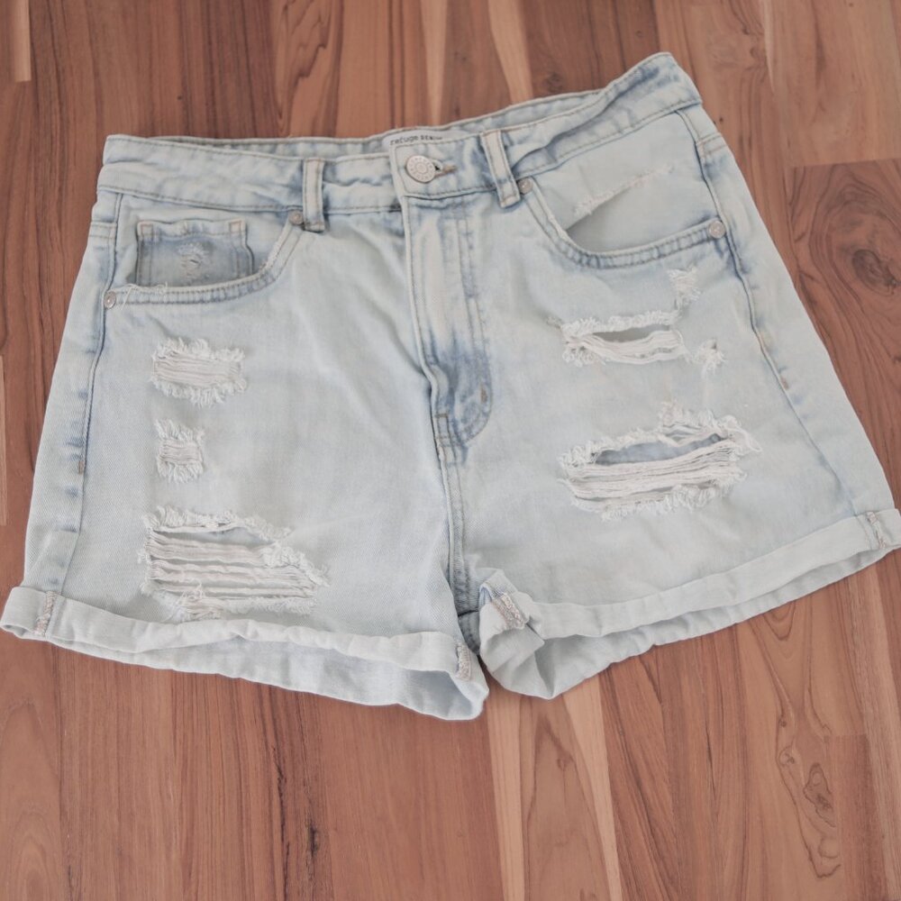 Light Wash High Rise Distressed Mom Shorts | Size 5 | 90s Vintage Inspired
